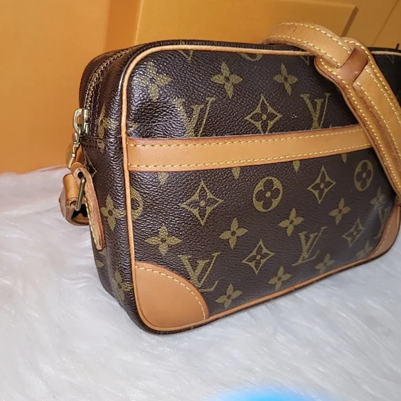 ❌️SOLD❌️Louis  Vuitton Trocadero 23  Crossbody Bag Monogram Canvas - Picture 10 of 12